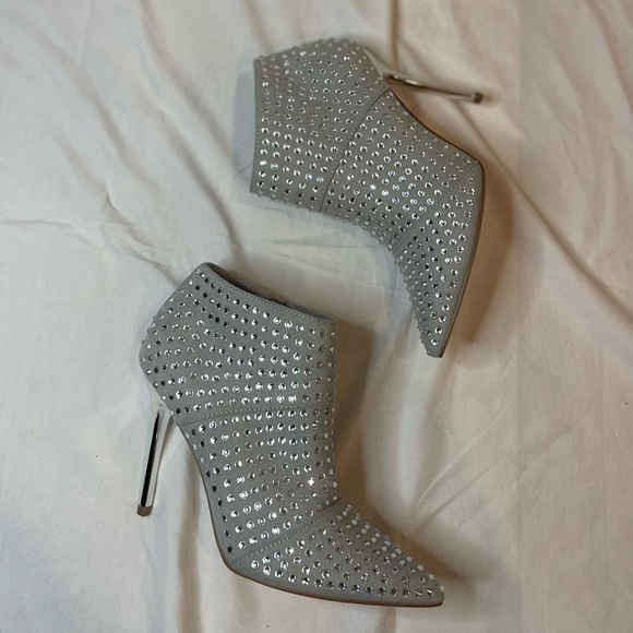 Steve Madden Pristo Bootie in Silver with Silver Studs size 7 - Picture 8 of 13
